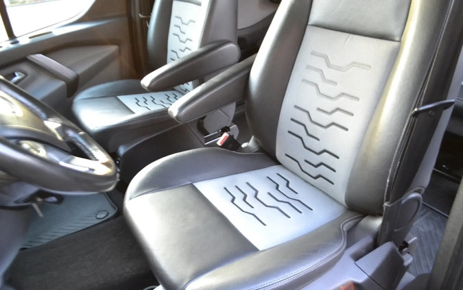 Ford Tourneo Custom cena 81500 przebieg: 207000, rok produkcji 2018 z Bełżyce małe 704